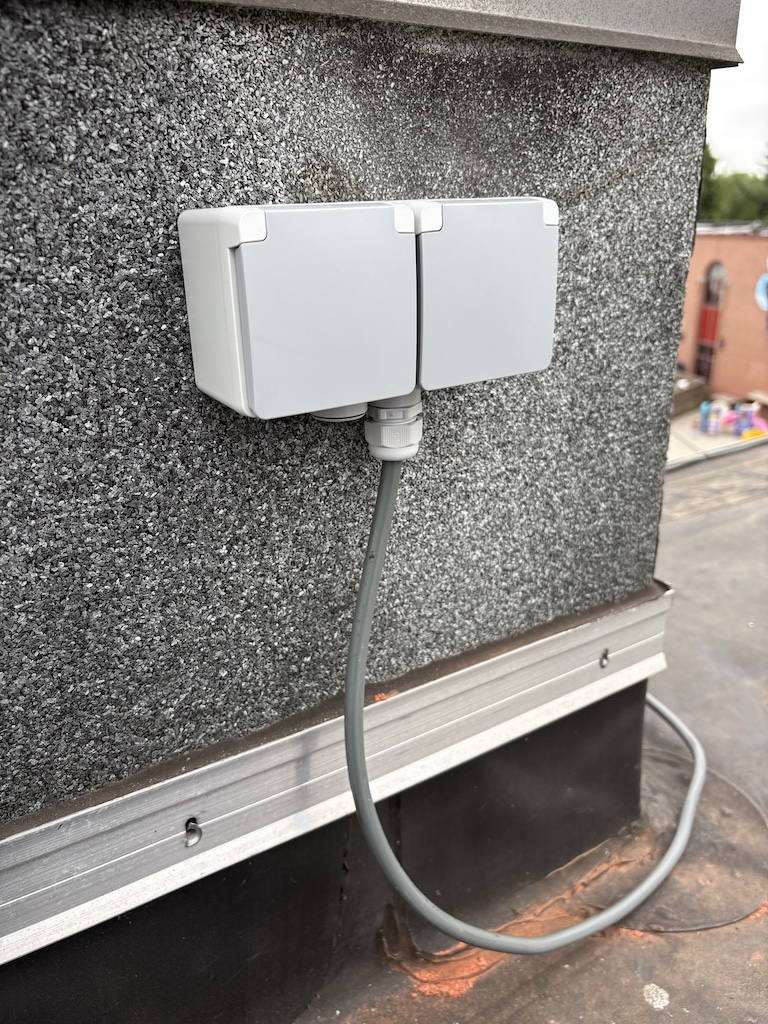 Electrical outlet closed